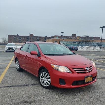 Идеально работает с очень хорошей ценой 2013 Toyoota Corolla доступны во всех цветах!