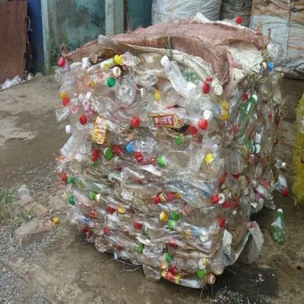 Hot Washed 100% Clear PET Bottles Available For Sale
