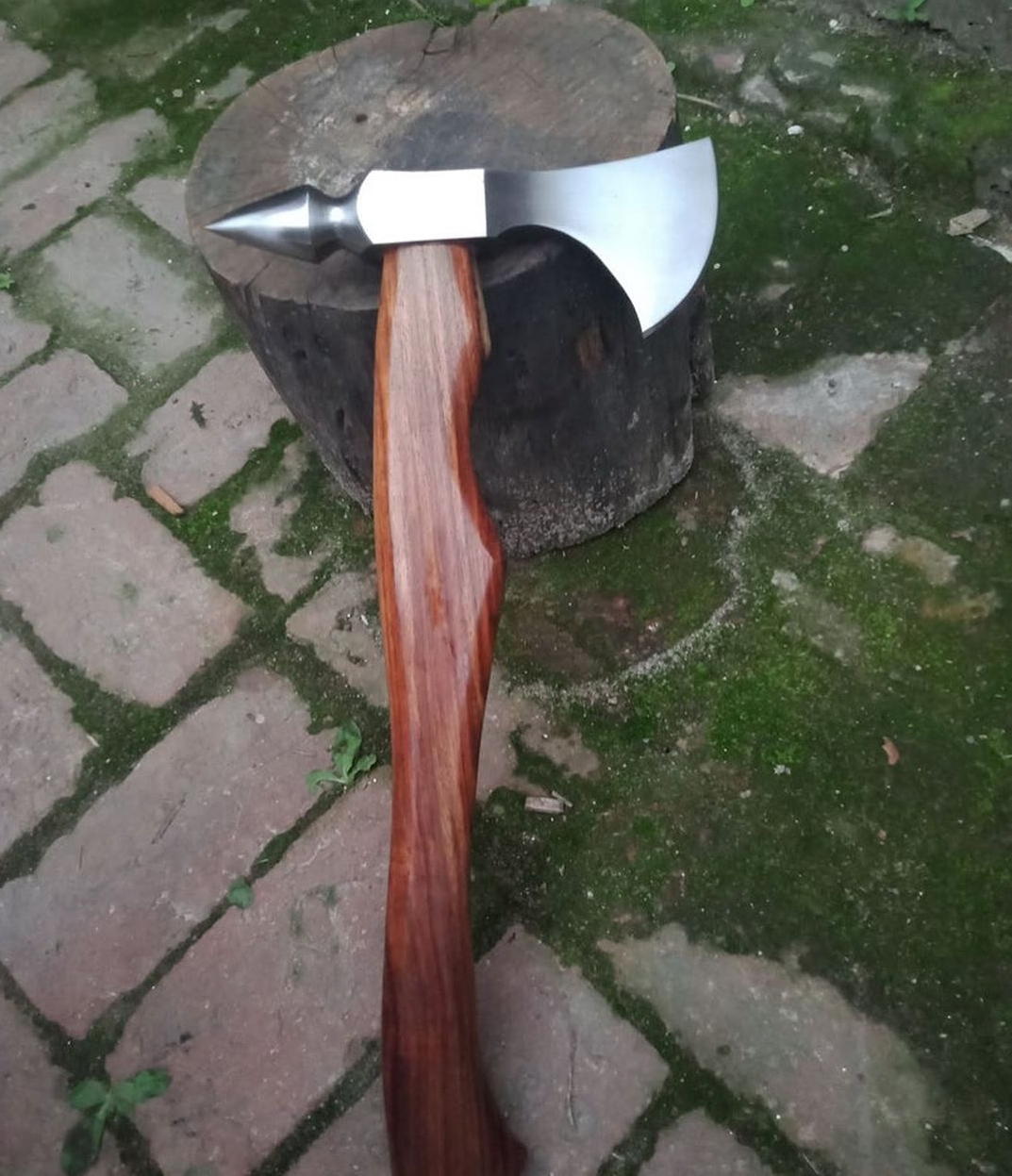 Красивый стальной топор Tomahawk ручной работы на заказ, боевой топор с острыми краями и ручкой из розового дерева и кожаным футляром