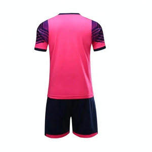 Conjunto de Entrenamiento de Fútbol Ligero y Transpirable con Nombre Personalizado OEM, Camiseta y Pantalones Cortos de Poliéster para Práctica Unisex en Adultos y Escuelas - Product Image 3