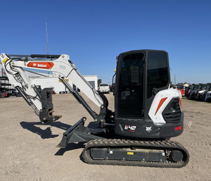 รถขุดขนาดเล็ก Bobcatts E42 รุ่น Mini Crawler Excavator แบบตีนตะขาบ พร้อมห้องโดยสารปิด สำหรับงานก่อสร้างและจัดสวน พร้อมจัดส่ง - Product Image 1