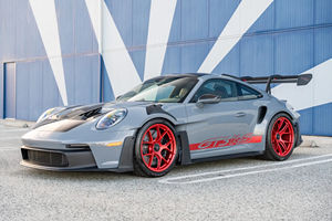 Porsche 911 GT3 RS Weissach 2025, cuidadosamente mantenido, cuenta con un motor de seis cilindros en línea de 4.0L. - Product Image 3