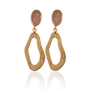 Pendientes hechos a mano con acabado mate de cuarzo rosa Natural, pendientes de piedras preciosas chapados en oro, joyería de moda - Product Image 1