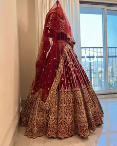 ชุดเจ้าสาวสีแดงเข้มแบบปักล่าสุด2024 Lehenga & dupatta กับลูกปัดแก้วคริสตัลและอุปกรณ์แต่งงานในที่ทำงาน - Product Image 1