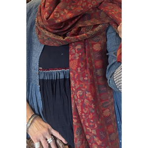 Bufandas de Lana Tejida Kani, Colección Cherry Orchard - Product Image 1