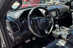 Pick-up V8 suralimenté 2024 d'occasion, performances élevées, 4x4, capacité tout-terrain, cabine haut de gamme, entretenu avec soin, provenant du Japon - Product Image 4