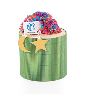 Panier-cadeau en bambou avec couvercle et décoration de gland Boîte-cadeau ronde écologique fabriquée à la main adaptée aux cadeaux de bonbons ou de décoration - Product Image 1