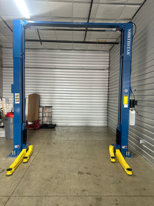 Elevador de Dos Postes Northstar de 10,000 lb. Elevador de dos postes de alta resistencia con gran capacidad de elevación, el mejor elevador de autos para taller mecánico, proveedor cerca de mí - Product Image 6