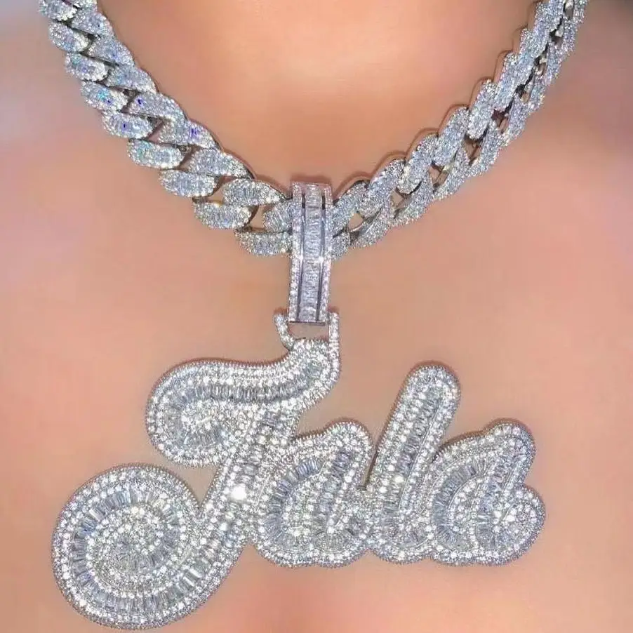 Iced Out kubanische Glieder kette mit benutzer definiertem Tala Design Name Anhänger Round & Baguette Cut Moissan ite