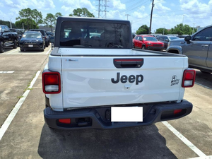 JEEP GLADIATOR WILLYS 2023 USADO, CONDUCCIÓN IZQUIERDA/DERECHA, CABINA DOBLE, TRACCIÓN EN LAS 4 RUEDAS - Product Image 2