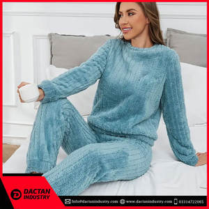 Offre Spéciale Ensemble de vêtements de sport deux pièces pour femmes Logo personnalisé Nouveau design Survêtement en polaire à manches longues pour l'hiver Grande taille disponible - Product Image 4