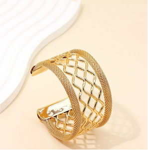 Pulseras en Oferta: Brazaletes Delicados y Atractivos para Damas. Nuestro Diseño Único de Brazaletes y Pulseras con Motivo de Pavo Real en Latón. - Product Image 6