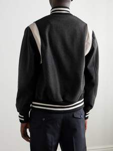 Letterman bordado Sherpa Varsity chaqueta cierre tipo botón bolsillos cálido Streetwear Crop Custom Varsity chaqueta para hombres - Product Image 2