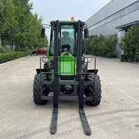 3t 4t 5 Tonnen Geländestapler 4x4 4WD Gabelstapler mit Breitbau und Geländereifen für Alle Raumentypen mit Geschlossener Kabine