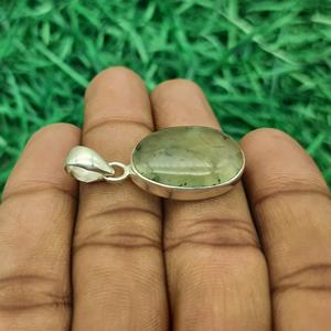 Pendentif en pierre précieuse de Prehnite naturelle fait à la main 925 bijoux en argent Sterling pendentif de forme ovale élégant collier en pierre verte pour les femmes - Product Image 3