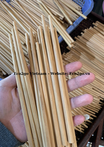 ชุดช้อนส้อมไม้ไผ่ย่อยสลายได้เป็นมิตรกับสิ่งแวดล้อมโดย Eco2go เวียดนาม-ของขวัญธุรกิจสำหรับการเดินทางและใช้ในบ้านพร้อมบรรจุภัณฑ์ถุงผ้า - Product Image 5