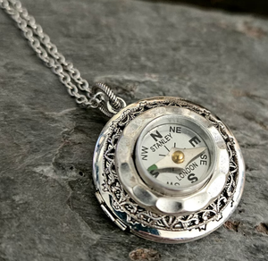 Collar de medallón de brújula de trabajo Regalos de marido, regalo de parejas, regalos de Navidad - Product Image 1