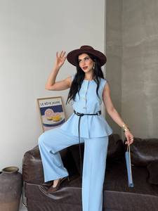 Ensemble tailleur femme bleu clair sans manches avec détail boutonné et pantalon large – Tenue élégante pour le printemps - Product Image 4