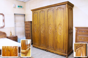 Elegante Armario de Teca de 7 Pies |   Cómoda con 6 Puertas, 4 Cajones y Rosas Talladas a Mano para un Magnífico Dormitorio de Estilo Chino Clásico - Product Image 4