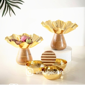 NEW MOTHER PEARL INLAY <b>CHOCOLATE</b> SERVING TRADITIONAL <b>RAMADAN</b> GIFT GULF UAE QATAR KUWAIT SAUDI ARABIA VINTAGE CRAFT ANIMAL - Product Image 1