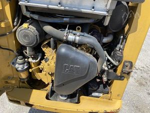 Cargador Compacto CATERPILLAR 226B3 Usado y Nuevo en Buenas Condiciones - Product Image 5