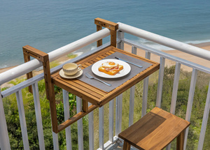 Table suspendue pour balcon conçue pour s'attacher solidement aux balustrades, offrant une surface peu encombrante pour les boissons et les repas. - Product Image 5