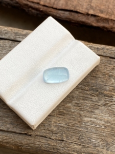 พลอยคาโบชองทรงยาวสีฟ้าอมเขียวสีธรรมชาติมีความมันวาวหลวมสำหรับทำเครื่องประดับ2.83กะรัต - Product Image 2