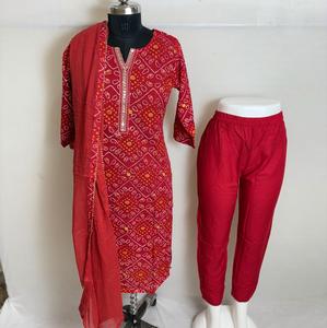 Ensemble Kurta en coton imprimé Bandhani rouge avec Dupatta - Product Image 1