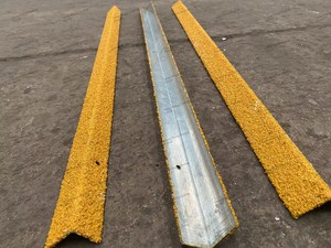 Marchepied antidérapant abrasif jaune - Product Image 2