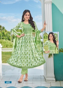 เสื้อคอปกพิมพ์ลายแคปซูลแฟนซีพร้อมกางเกงผ้าฟอยด์เย็บปักด้วยกระดาษฟอยล์พร้อมกางเกงผ้าฝ้าย Chanderi dupatta - Product Image 6