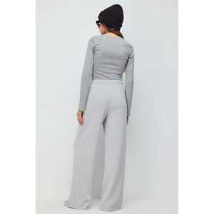 Pantalones Deportivos de Pierna Ancha con Cintura Ajustable y Tela Suave al Tacto para Actividades al Aire Libre - Product Image 4