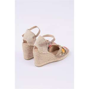 Alpargata cerrada con punta en cuña - Product Image 3