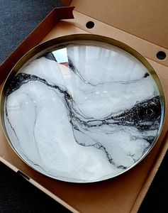 AVEC LE MEILLEUR PLATEAU EN RÉSINE MODERNE FAIT À LA MAIN Elégant Plateau rond jetable écologique pour le service et le style de la maison - Product Image 3