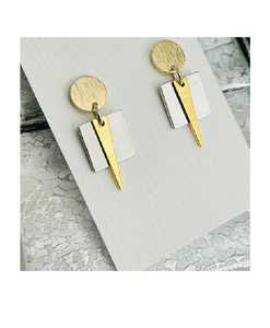 Pendientes de latón dorado con textura grabada, novedad 2025, accesorios de moda duraderos, pendientes pequeños - Product Image 5