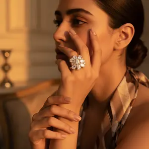 Anillo de Mujer Chapado en Oro Rosa, Estilo Vintage, con Incrustaciones de Circonita Cúbica Blanca y Rodio, Diseño Ideal para Regalo - Product Image 3