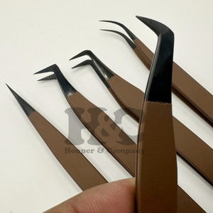 แหนบคุณภาพพรีเมียม ปลายดำ จับเพชร ทนทาน สำหรับต่อขนตาแบบรัสเซียนวอลุ่ม สแตนเลส พร้อมโลโก้ mink - Product Image 3