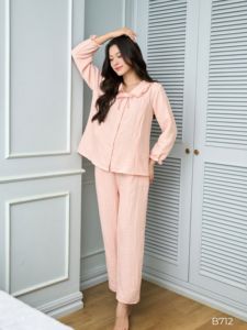 Pijamas de Maternidad de Lino a Rayas Rosas Modelo B712 Manga Larga con Cuello con Volantes Tejido Absorbente de Sudor Precio al por Mayor - Product Image 5