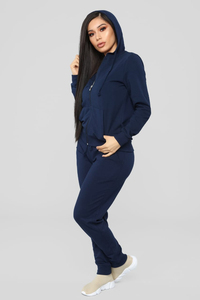 Sudadera con capucha de rizo para mujer con cremallera completa y estampado personalizado, con insignia frontal y bolsillos laterales, 100% algodón, anti-bolitas, transpirable, para gimnasio y entrenamiento. - Product Image 5