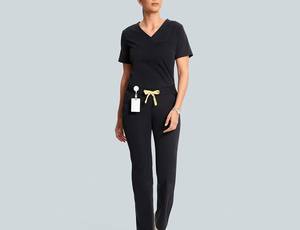 Ensemble de blouses médicales pour femmes, confortables et respirantes, en tissu durable, manches courtes, haute qualité, prix abordable, entièrement personnalisable, pour usage hospitalier - Product Image 2