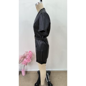 Combinaison élégante pour femme Jane's, à manches courtes, en similicuir, avec col enroulé, taille cintrée et short au-dessus du genou - Product Image 5