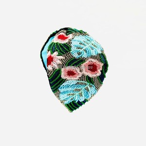 Turbante con cuentas de semillas adornado a mano, diadema con tema Floral, Colección roja y negra, accesorio especial para el cabello - Product Image 6