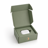 Boîte d'expédition pliable personnalisée en carton ondulé rigide recyclé avec insert logo en aluminium pour l'emballage de coques de téléphone, câbles USB et écouteurs