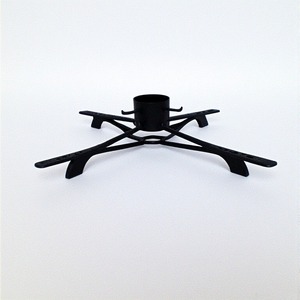 Élégant support d'arbre de Noël en métal argenté avec base ornée fabriqué à la main par des artisans qualifiés pour des vacances décoratives - Product Image 6