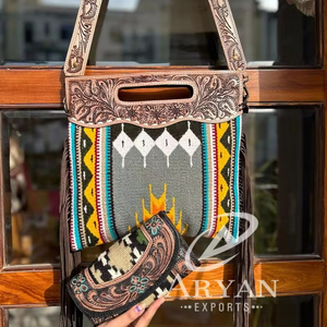 กระเป๋าถือหนังสไตล์ดั้งเดิม Aztec Tooled สำหรับผู้หญิงกระเป๋าสะพายไหล่สีสันสดใสและคลัทช์ข้อมือชุดคอมโบที่ไม่เหมือนใคร - Product Image 1