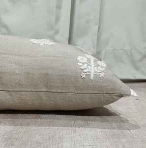 Funda de Cojín Moderna con Bordado Navideño Mughal, 100% Algodón, Diseño de Celebridades, Ecológica, 3D, para el Hogar - Product Image 2