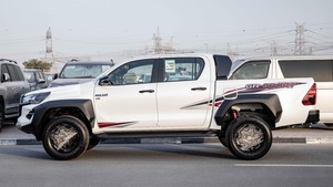NUOVO 2026 HI LUX GR SPORT 4X4 Pickup Doppia Cabina 4.0L Turbo Benzina Basso Chilometraggio Pronto per la Spedizione LHD RHD Pronto per l'Esportazione - Product Image 2