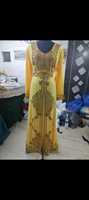 Robe de soirée caftan au sol fabriquée à la main tissu Georgette brodé avec décoration de perles de paillettes de cristal