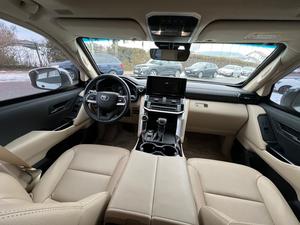 NUEVO TOYOTA LAND CRUISER J300 GASOLINA Transmisión Automática COLOR BLANCO SUV 305KW - 415HP - Product Image 2