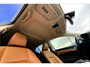 2024 Premium CT200h Hybride Style Japonais, Berline à hayon, Conduite à gauche, Moteur automatique 4L, Sièges en cuir et Caméra de recul - Product Image 3