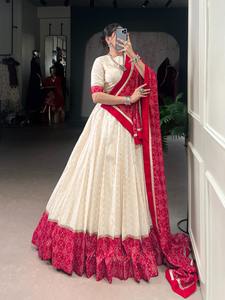 Navratri Collection Coton Avec Bandhej Imprimé Et Paillettes Dentelle Lehenga Choli Fabricant De Surat Au Taux Le Plus Bas - Product Image 2